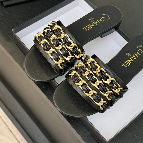 CC 25B Flat Mule Sandals Black Sheepskin With Chain 373814