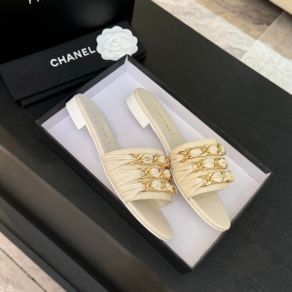 CC 25B Flat Mule Sandals Ivory Sheepskin With Chain 373815