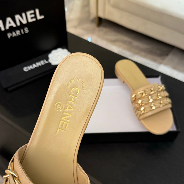 CC 25B Sandali bassi in pelle di pecora beige con catena 373816