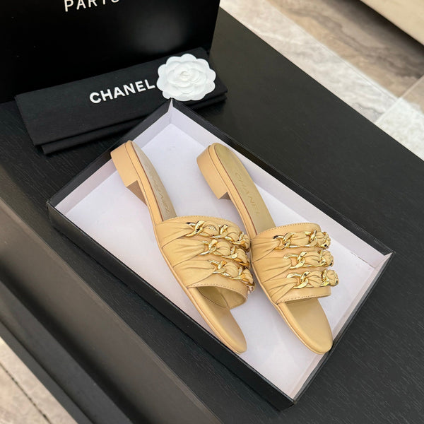 CC 25B Sandali bassi in pelle di pecora beige con catena 373816