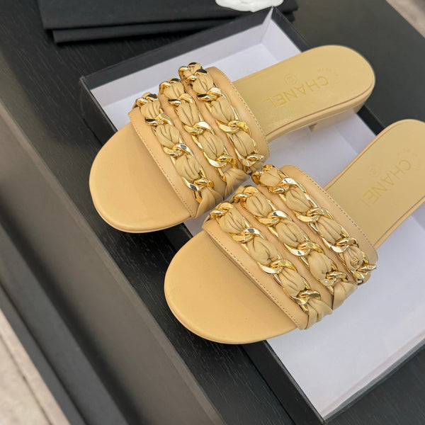 CC 25B Sandali bassi in pelle di pecora beige con catena 373816