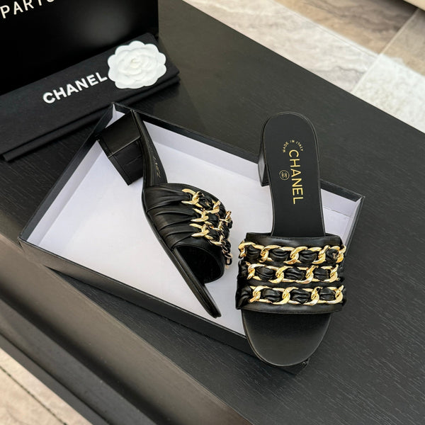 CC 25B Sandali con tacco 50mm in pelle di pecora nera con catena 373819