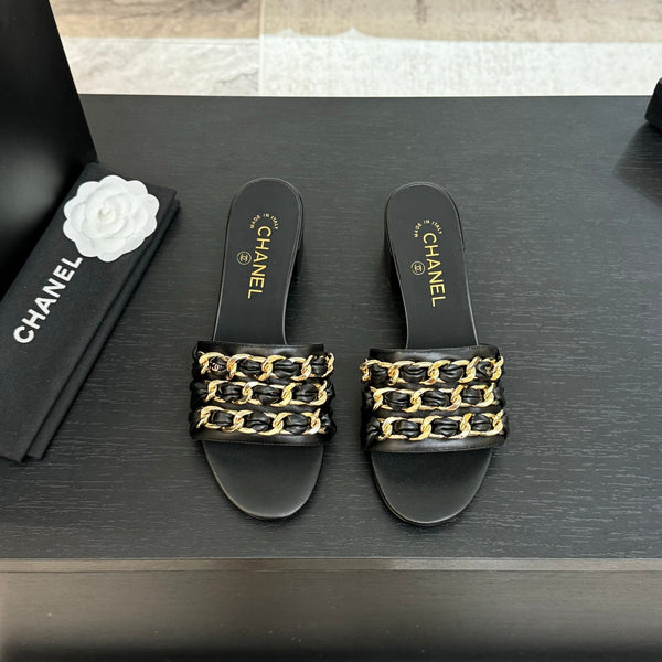 CC 25B Sandali con tacco 50mm in pelle di pecora nera con catena 373819