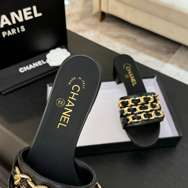 CC 25B Sandali con tacco 50mm in pelle di pecora nera con catena 373819