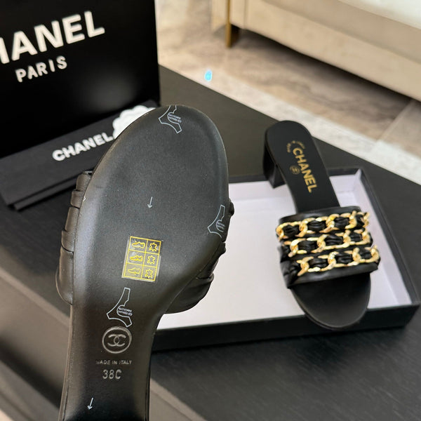 CC 25B Sandali con tacco 50mm in pelle di pecora nera con catena 373819