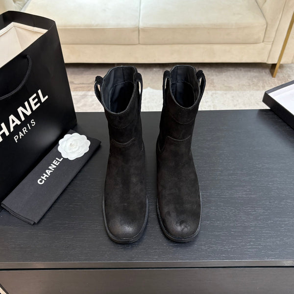 CC 2025 Short Boot Black Suede 550660