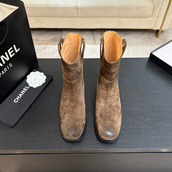 CC 2025 Short Boot Brown Suede 550662