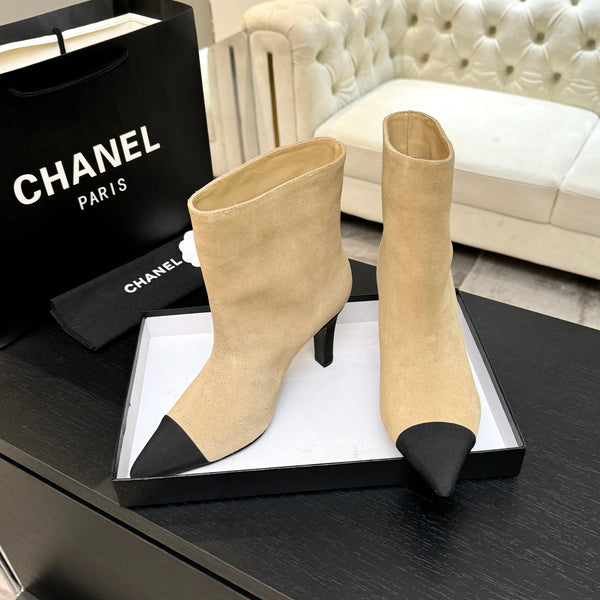 CC Gabrielle Chanel Bottines 8,5 cm Daim beige Tissu noir