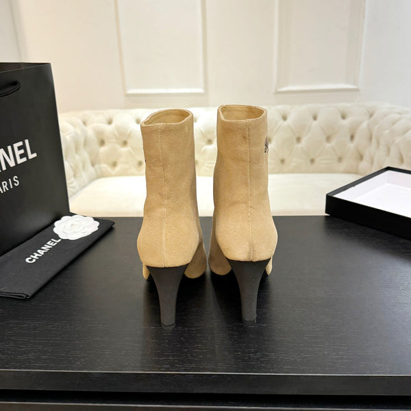 CC Gabrielle Chanel Bottines 8,5 cm Daim beige Tissu noir