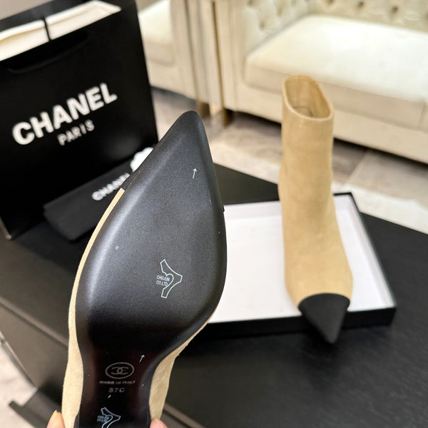 CC Gabrielle Chanel Bottines 8,5 cm Daim beige Tissu noir