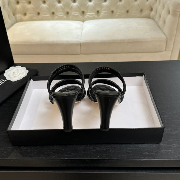 Sandales Double C en peau de mouton noire CC 26C