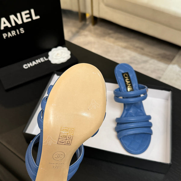 Sandales CC 26C Double C brides en peau de mouton bleue