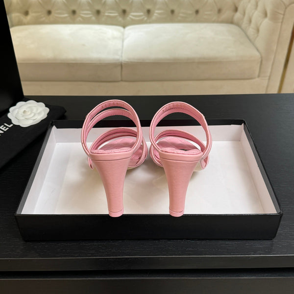 CC 26C Sandales Double C en peau de mouton rose