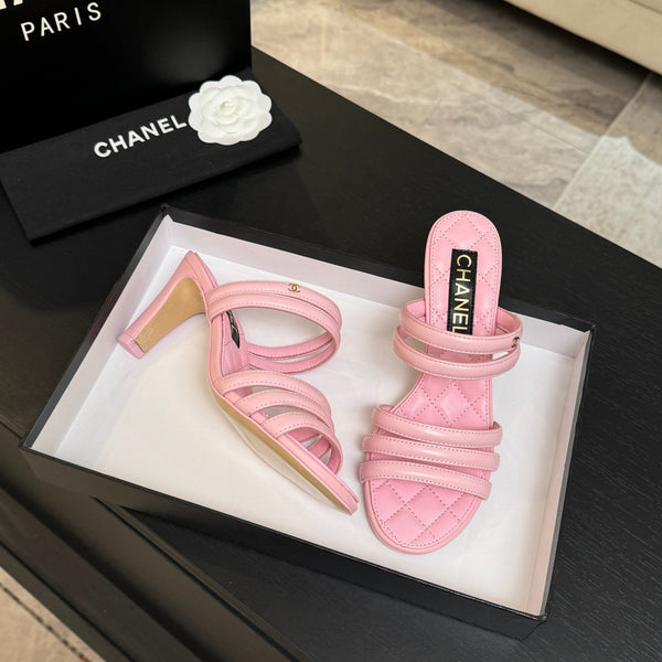 CC 26C Sandales Double C en peau de mouton rose