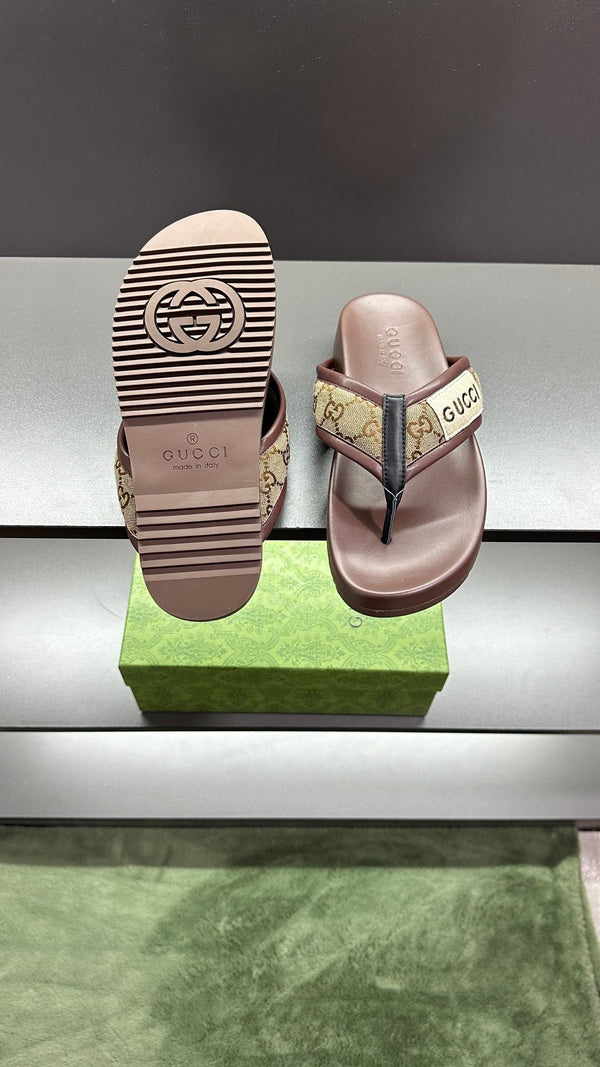 Sandali infradito da uomo GG in pelle di poliestere marrone 547249