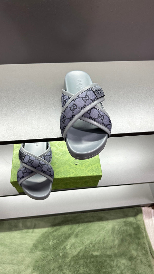 Sandali da uomo GG in pelle di poliestere viola grigio 547242