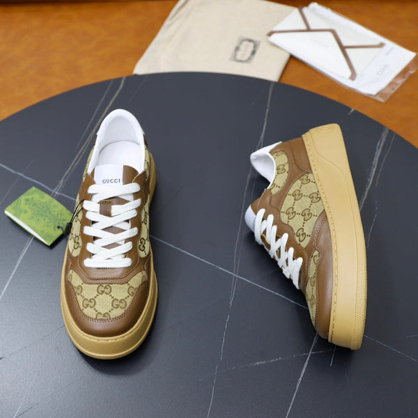 Sneaker da uomo GG in pelle di pecora marrone 523160