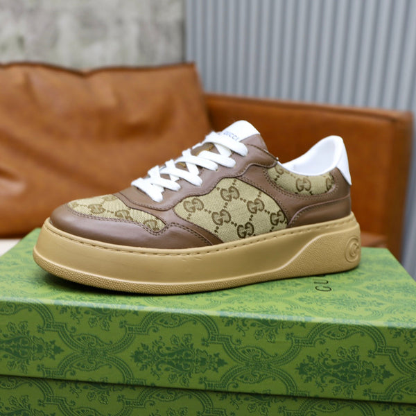 Sneaker da uomo GG in pelle di pecora marrone 523160