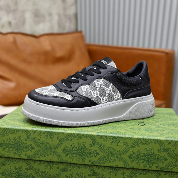 Sneaker da uomo GG in pelle di pecora nera 523161