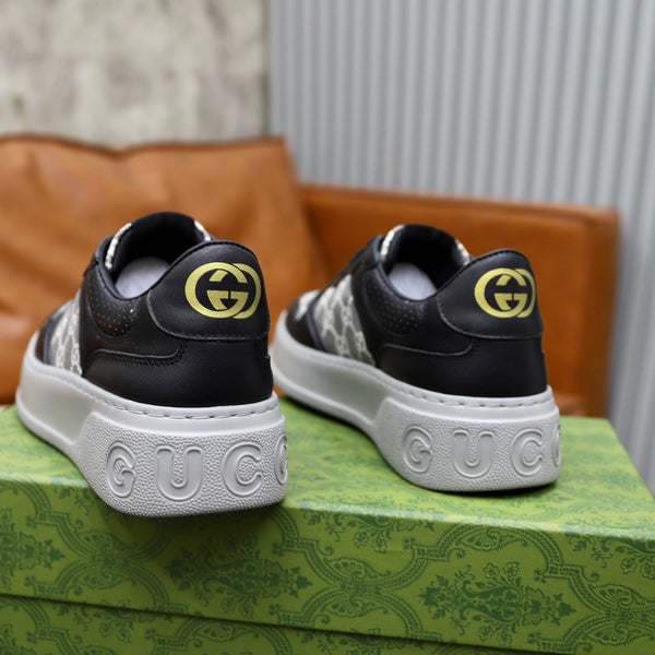 Sneaker da uomo GG in pelle di pecora nera 523161