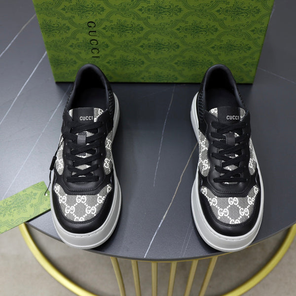 Sneaker da uomo GG in pelle di pecora nera 523161