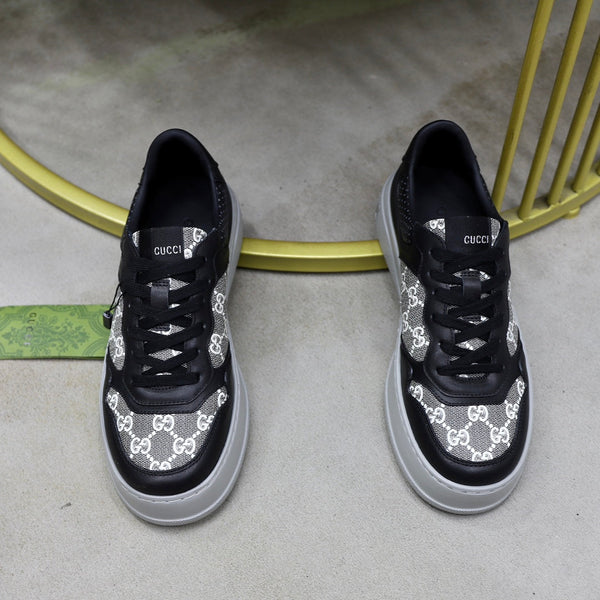 Sneaker da uomo GG in pelle di pecora nera 523161