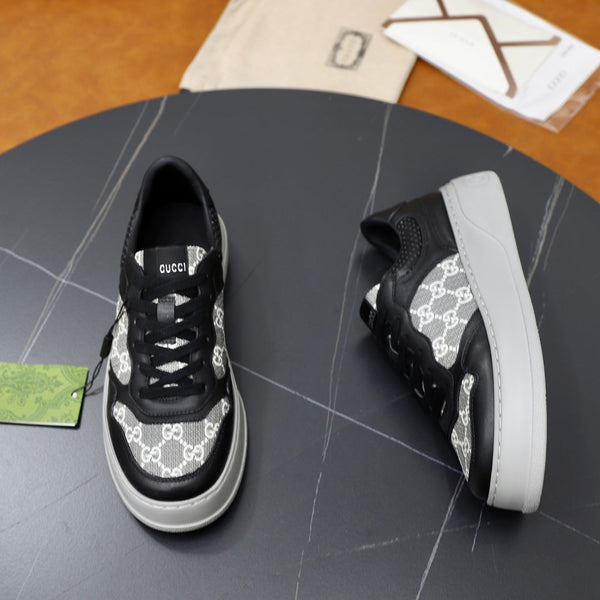 Sneaker da uomo GG in pelle di pecora nera 523161