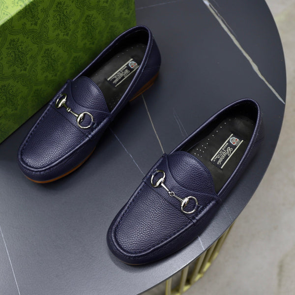 Mocassino da uomo GG con morsetto in pelle di vacchetta blu 600398