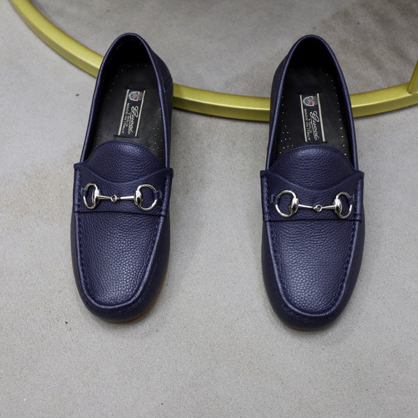 Mocassino da uomo GG con morsetto in pelle di vacchetta blu 600398