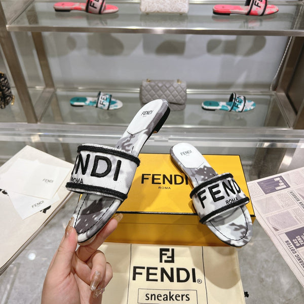 Ciabatte FF Signature da donna in tela grigia