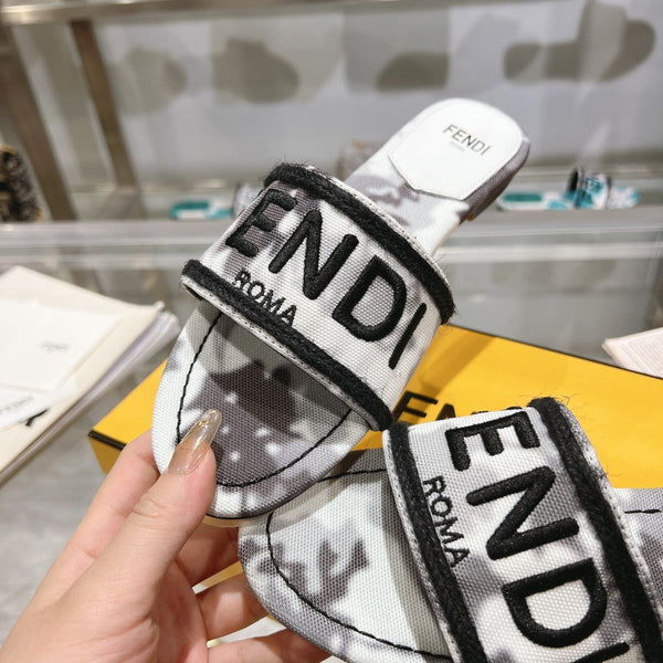 Ciabatte FF Signature da donna in tela grigia