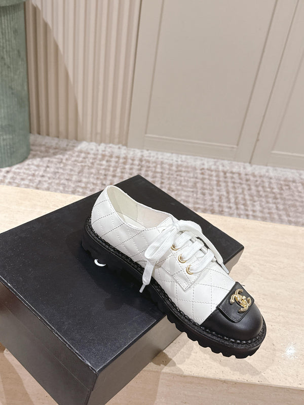 Chaussures CC 26s 2cm Noir Blanc Matelassé Cuir de veau 583904