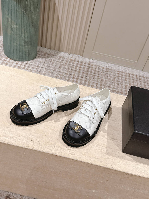 Chaussures CC 26s 2cm Noir Blanc Matelassé Cuir de veau 583904