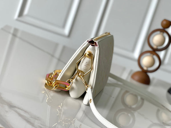 COUSSIN BB 21 IN PELLE DI AGNELLO CON MONOGRAMMA BIANCO E FERRAMENTA ORO