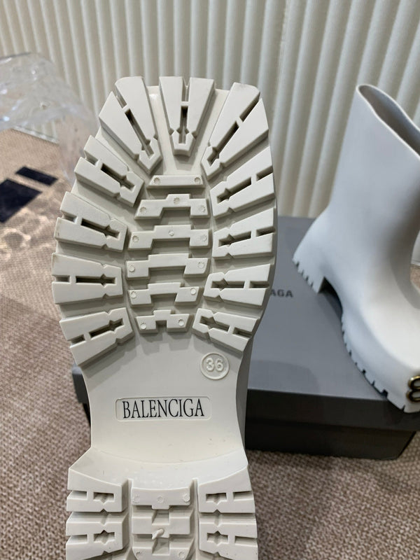 WHITE SCULPTED RUBBER BOOTS WITH GOLD MONOGRAM