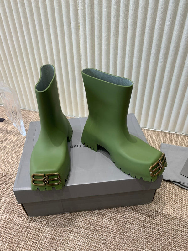 GREEN SCULPTED RUBBER BOOTS WITH GOLD MONOGRAM