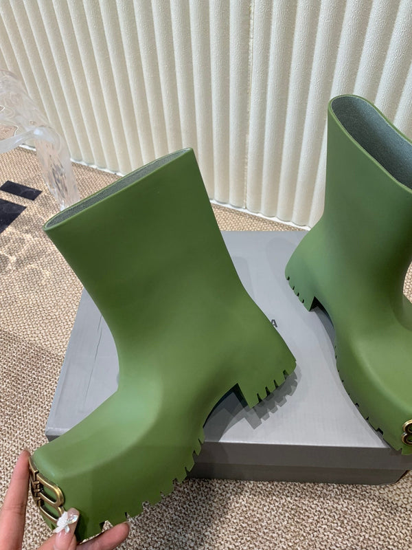 GREEN SCULPTED RUBBER BOOTS WITH GOLD MONOGRAM
