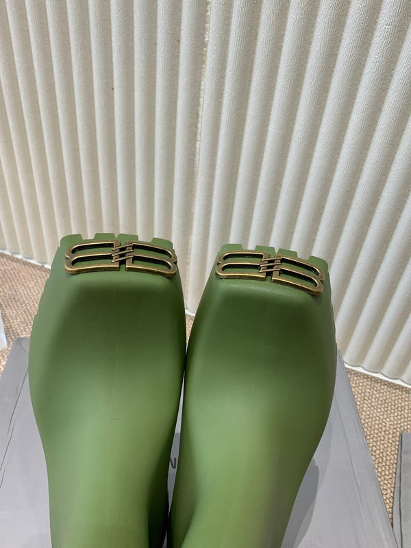 GREEN SCULPTED RUBBER BOOTS WITH GOLD MONOGRAM