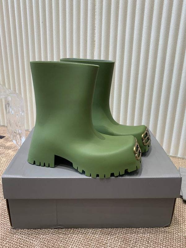 GREEN SCULPTED RUBBER BOOTS WITH GOLD MONOGRAM