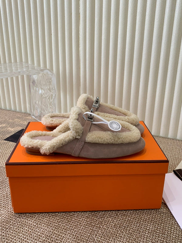 HM Oz Mule In Light Purple Suede Lined With Wool Fleece 113187