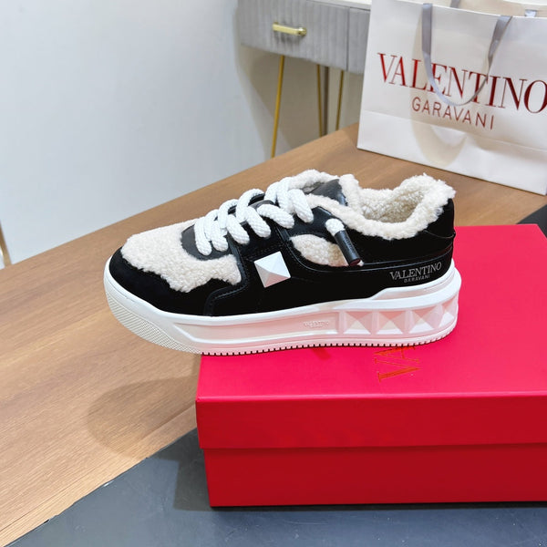 VT 2025 Baskets Garavani Daim Noir Laine Cuir 546984