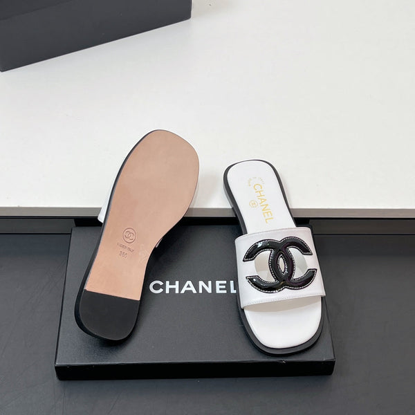 CC Slippers In White Calfskin 149748