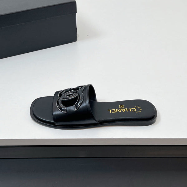 CC Slippers In Black Calfskin 149750