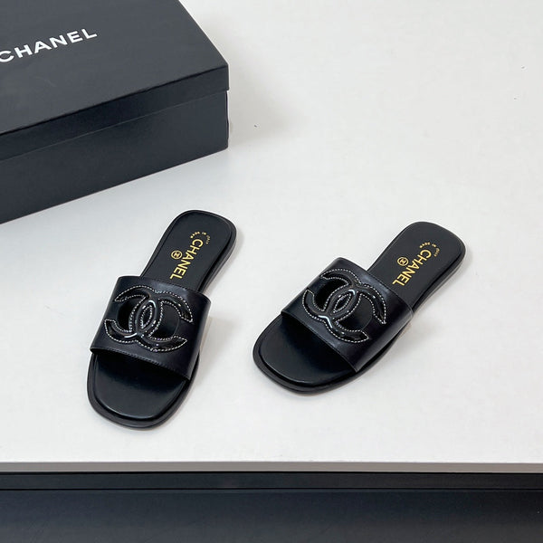 CC Slippers In Black Calfskin 149750