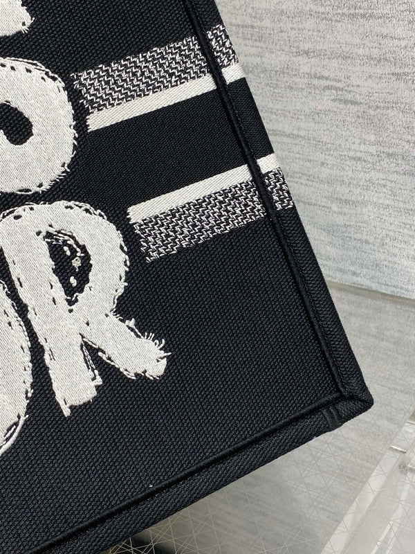 BORSA MEDIA PER LIBRI 36 IN TELA NERA E BIANCA 226507