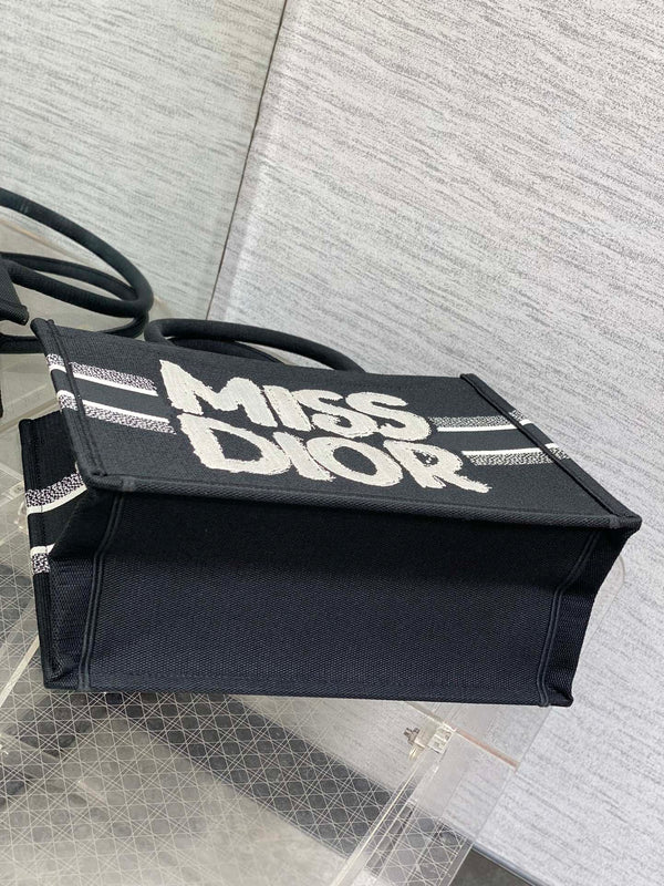 BORSA MEDIA PER LIBRI 36 IN TELA NERA E BIANCA 226507