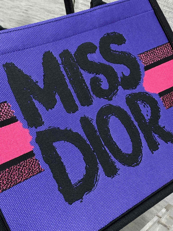 MEDIUM BOOK TOTE 36 IN COLORFUL CANVAS 226510