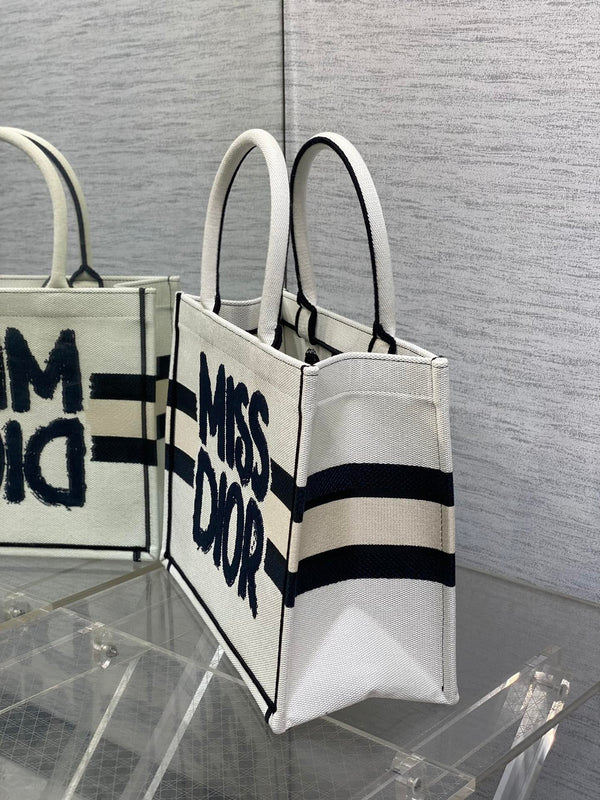 BORSA MEDIA PER LIBRI 36 IN TELA BIANCA E NERA 226504