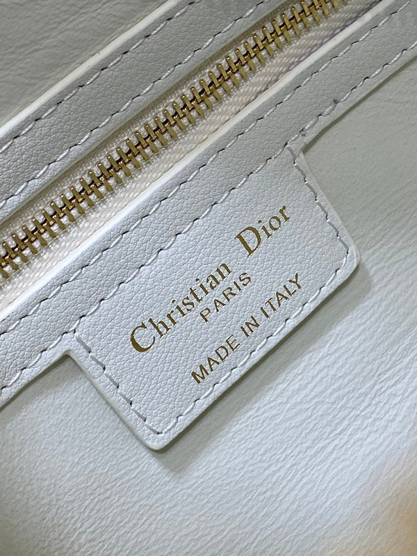 BORSA GROOVE 25 IN PELLE DI VITELLO MACROCANNAGE BIANCA CON FERRAMENTA ORO