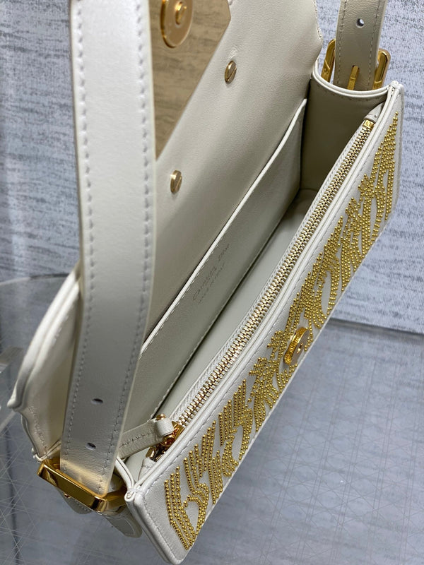 MINI BORSA CON PATTA 18 IN PELLE DI AGNELLO BIANCA CON STRASS ORO